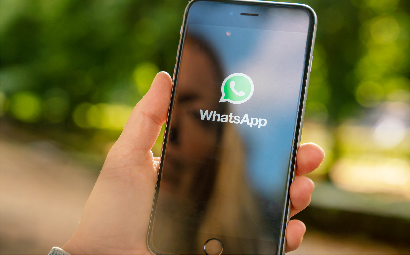Contacto por WhatsApp con Clínica Jade